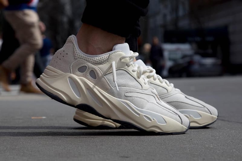 이지 부스트 시리즈의 다음 발매 주자는 700 '아날로그'