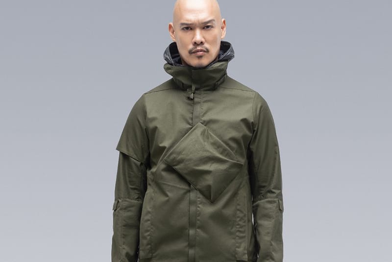 아크로님이 새롭게 선보인 고감도의 테크웨어 컬렉션