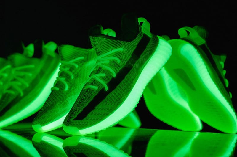 이지 부스트 350 V2 '글로우 인 더 다크' 상세 사진 및 발매 정보