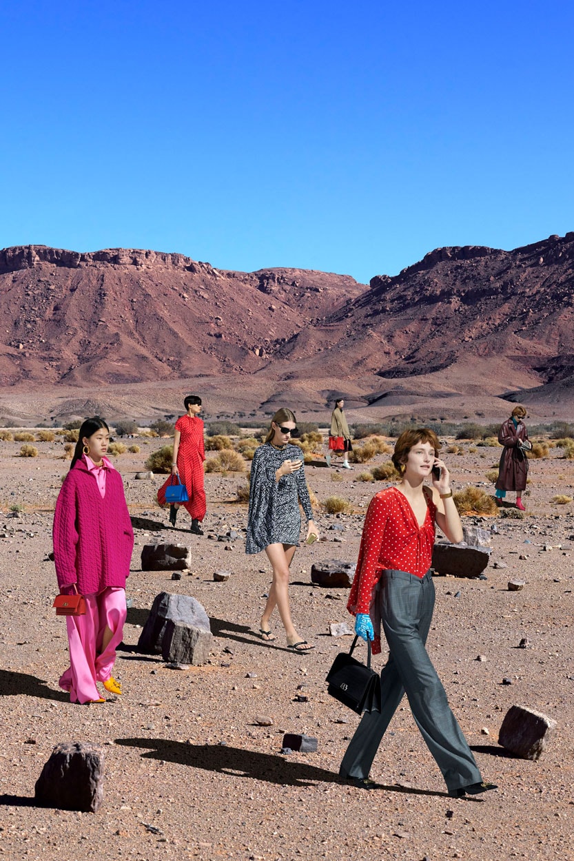 발렌시아가, 모로코 사막에서 진행된 2019 FW 캠페인 보기