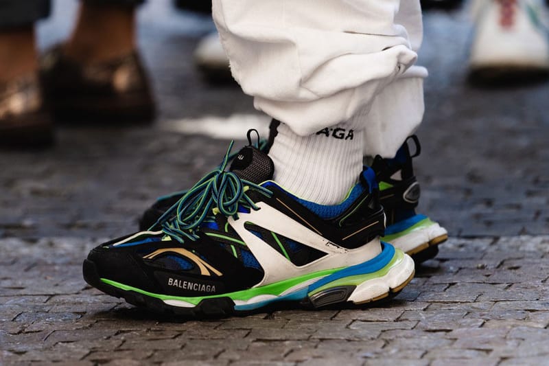 발렌시아가, LED 라이트 장착한 트랙 트레이너 출시