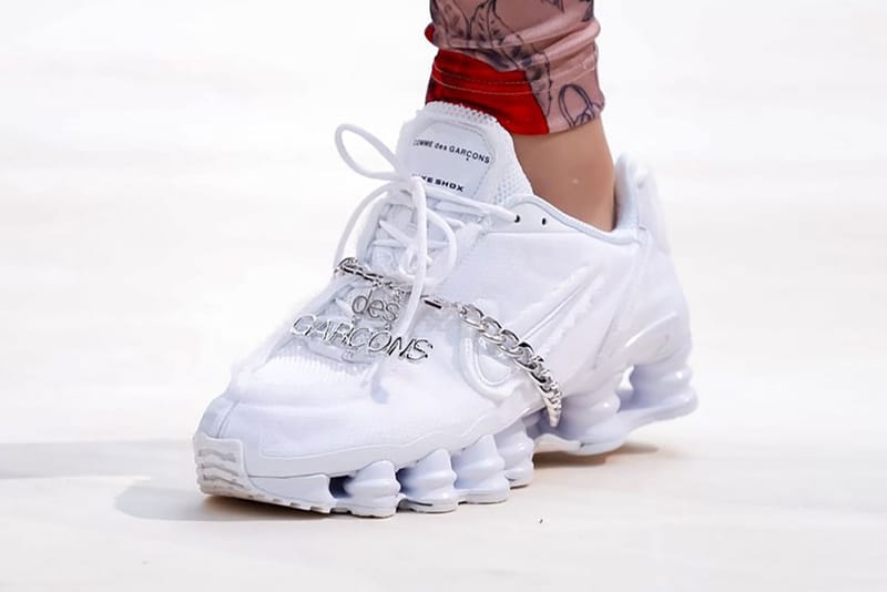 금속 체인 장식이 감긴, 꼼데가르송 x 나이키 샥스 드디어 발매 임박?