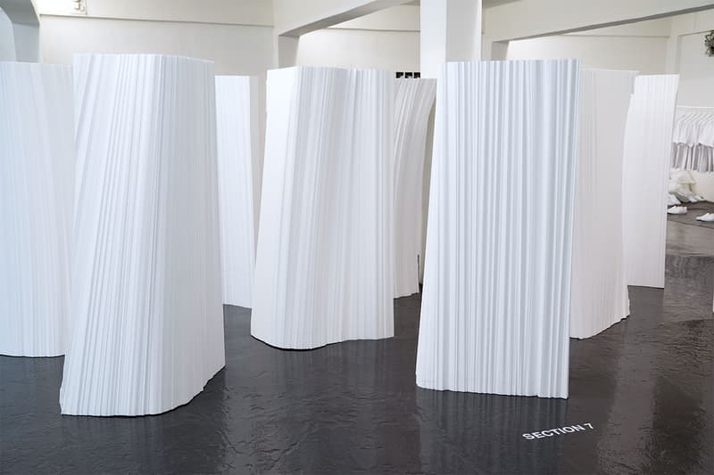 에이카 화이트의 ‘WORK OF WHITE’ 전시 성수동 서플라이 이광호 작가 반스 커스텀 아포테케 프래그런스