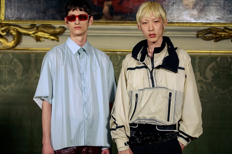 한국 거리의 이미지에서 영감을 받은 지방시 SS 2020 컬렉션