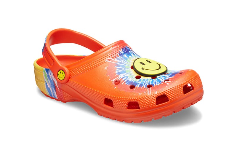 차이나타운 마켓 x 크록스 ‘타이다이 스마일리™ 클로그’ 발매 정보