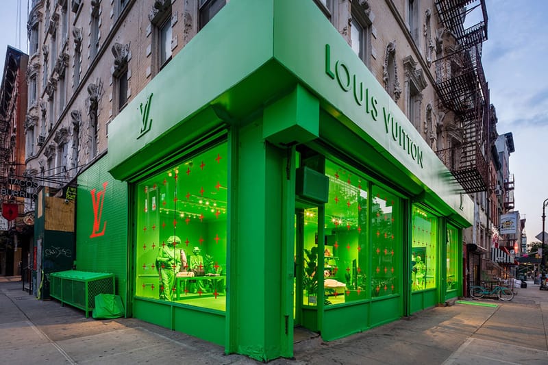 네온 그린 컬러로 칠해진 루이 비통의 2019 FW 뉴욕 팝업스토어