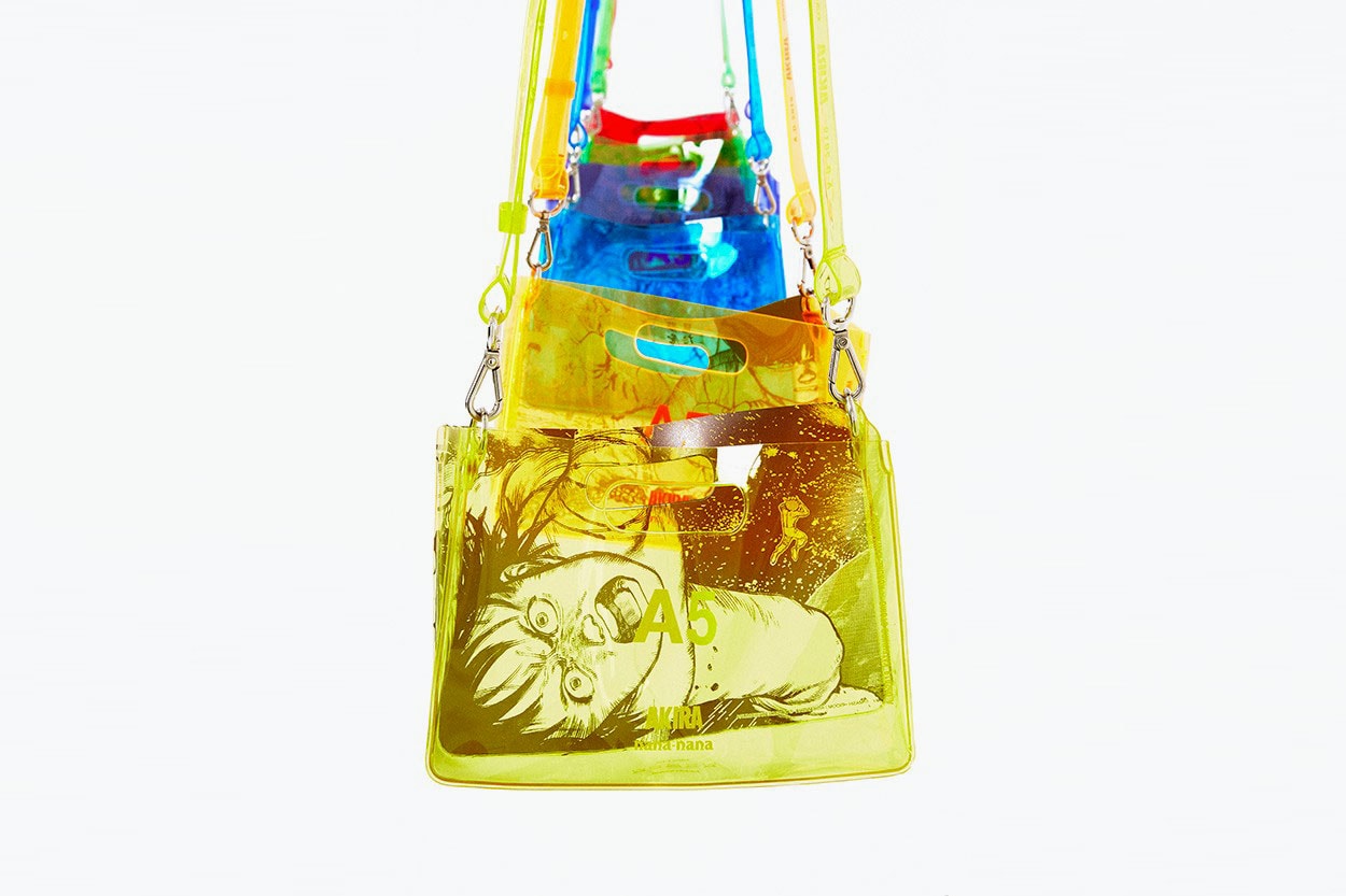 코스케 카와무라, 나나-나나가 만든 '아키라 아트 월 프로젝트' 전시 굿즈 PVC 가방, 스마트폰 케이스