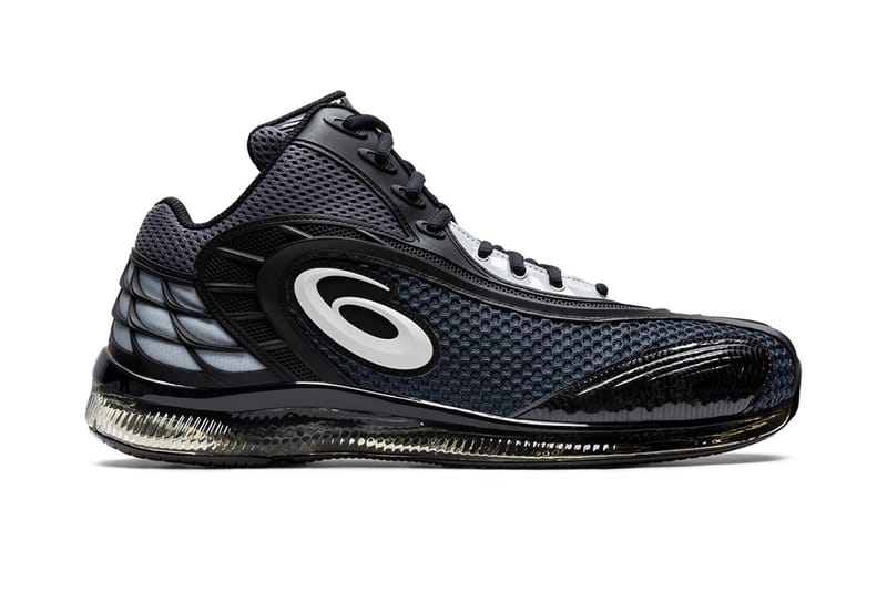 키코 코스타디노브와 아식스의 '젤-소켓 인피니티 2' 2종