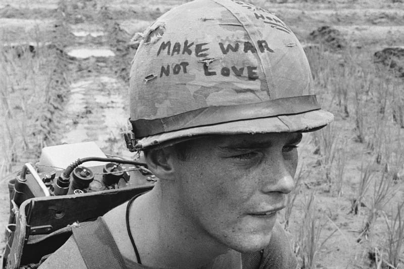 슈프림 2019 FW 컬렉션의 슬로건 'Supreme is love'에 담긴 의미는?