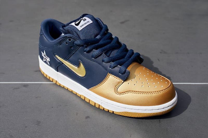 슈프림 x 나이키 덩크 로우 '골드'&'레드' 실물 이미지 공개