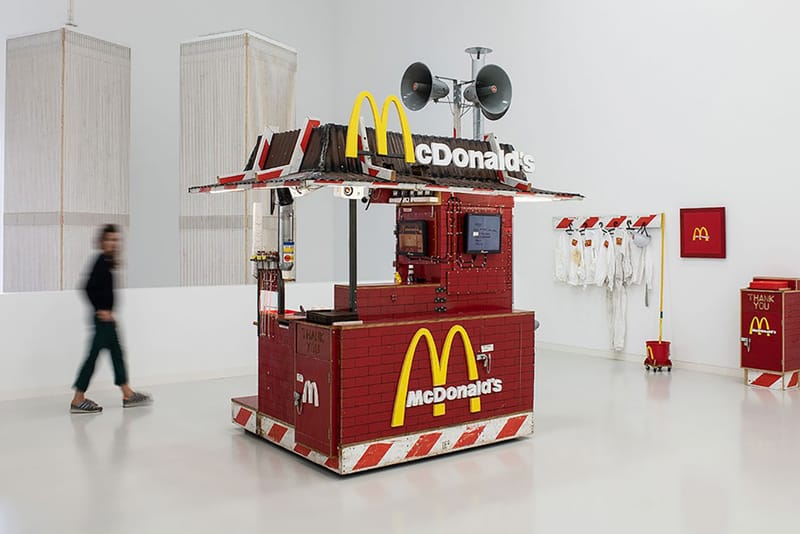 마스 야드 대란의 주인공 톰 삭스, 회고전 'Timeline' 개최