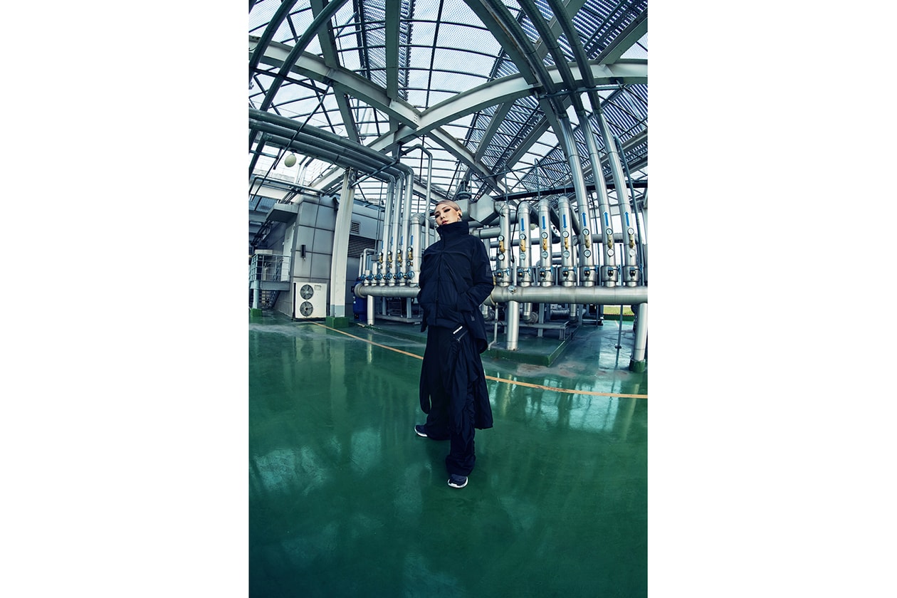 CL과 MINO, 아디다스 마이쉘터 레인 재킷과 테렉스 프리 하이커 GTX 화보
