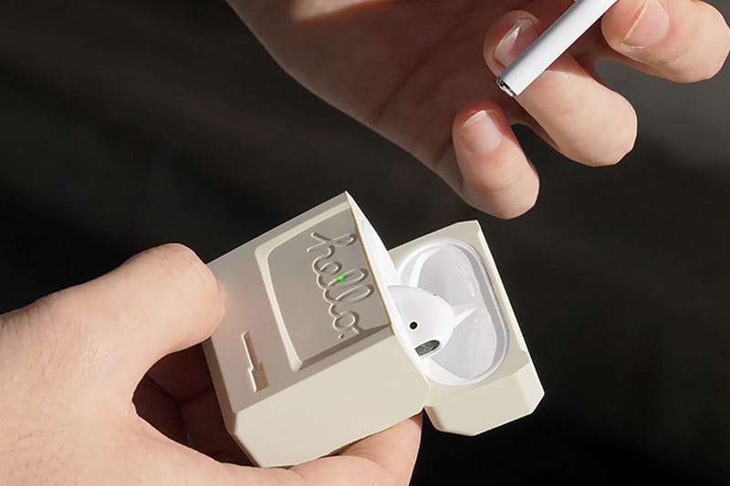 애플 매킨토시를 그대로 재현한 엘라고의 에어팟 케이스