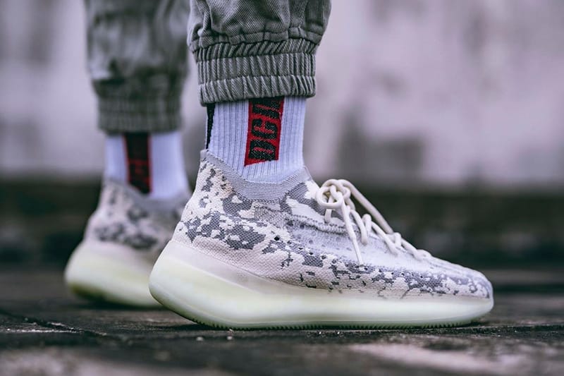 이지 부스트 380 '에일리언' 실제 착용 이미지 공개