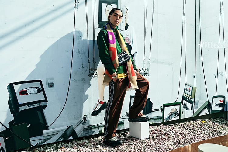 초현실적 경험을 현실로, 버버리 새 스니커 ‘아서(Arthur)’ 팝업 전시