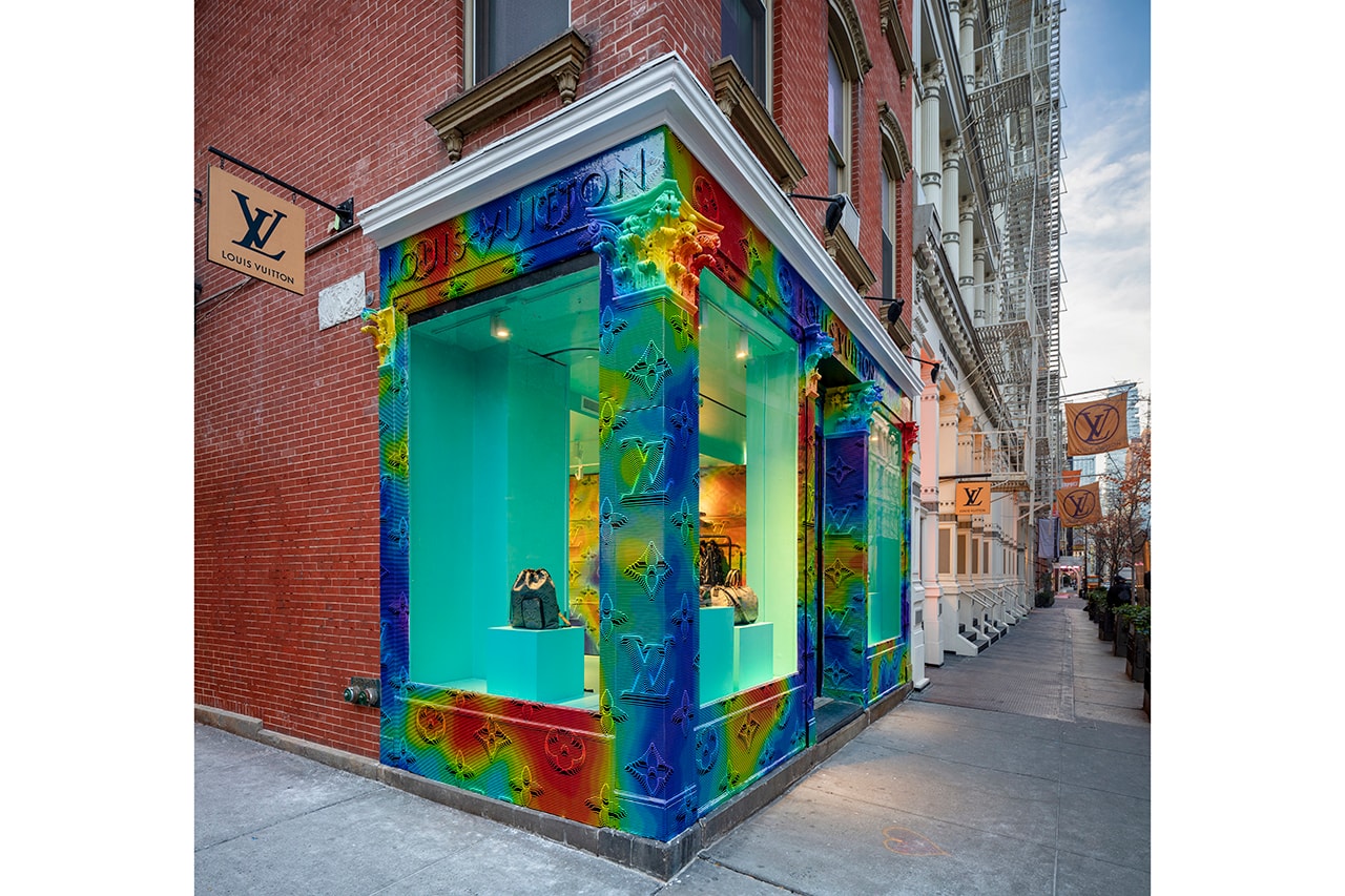 루이 비통의 '2054' 팝업, 뉴욕 소호의 골목을 무지갯빛으로 칠하다
