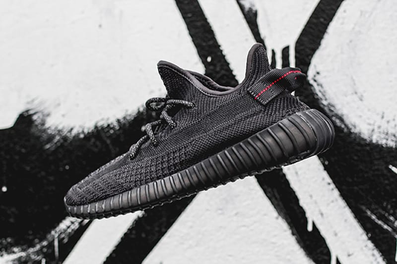 블랙프라이데이를 맞아 다시 출시되는 이지 부스트 350 V2 '블랙', 래플 좌표