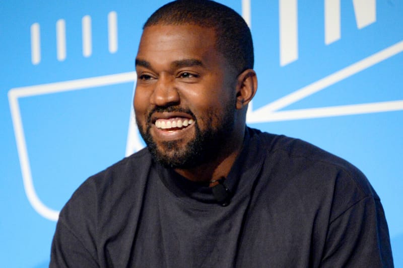 칸예 웨스트, 왼발엔 나이키 오른발엔 이지 ‘짝짝이’로 신고 등장