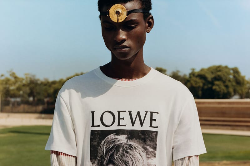 한 편의 그림과도 같은 로에베의 2020 SS 컬렉션 룩북