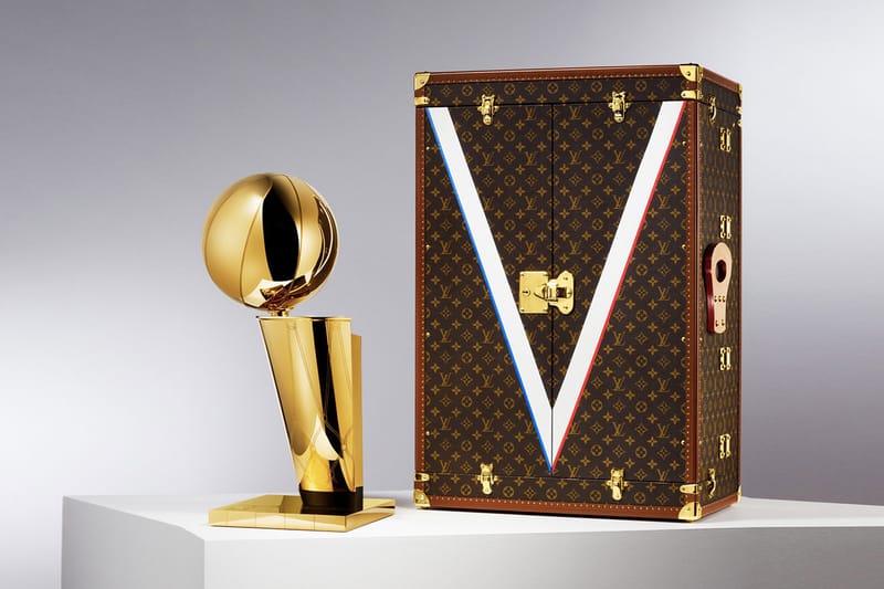 루이 비통이 제작한 NBA 파이널 챔피언십 트로피 케이스의 모습은?