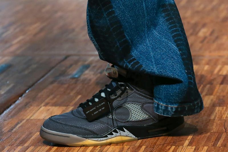 파리 패션위크에서 공개된, 오프 화이트 x 나이키 에어 조던 5