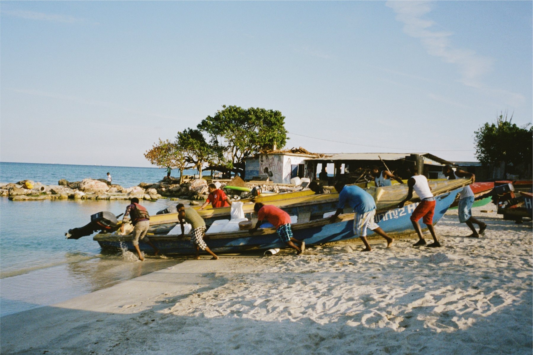 에임 레온 도르, 자메이카의 해변을 담은 2020 봄, 여름 캠페인 룩북 공개