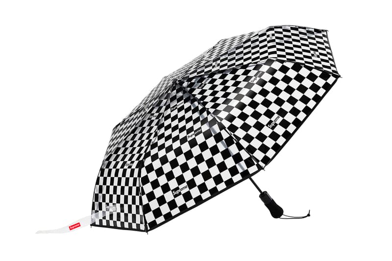 슈프림 2020 봄, 여름 컬렉션 액세서리, 쌍안경, 오레오, 후지필름, 자전거, 지퍼백, 물병, 벨트, 농구공, 재떨이 등