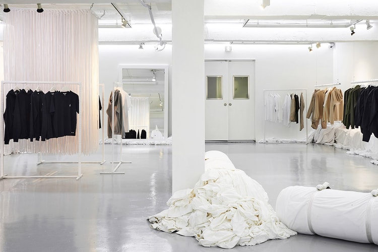 Shop Visits: 에이카 화이트