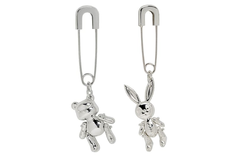 테디베어와 버니를 매단, 앰부시의 실버 액세서리 구매 좌표