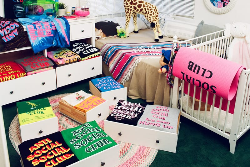 안티 소셜 소셜 클럽 2020 SS 'Hung Up' 캠페인 및 히스테릭 글래머 협업