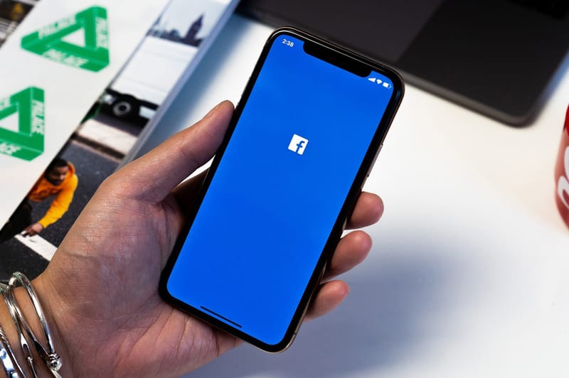 페이스북이 다크 모드, 홉 탭 등 적용한 새로운 웹사이트 디자인 공개했다