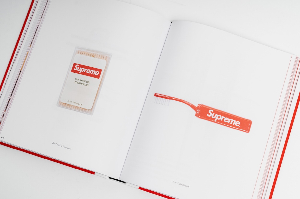 25년간 출시된 슈프림 액세서리를 전부 담은 책 출간, 스티커, 협업