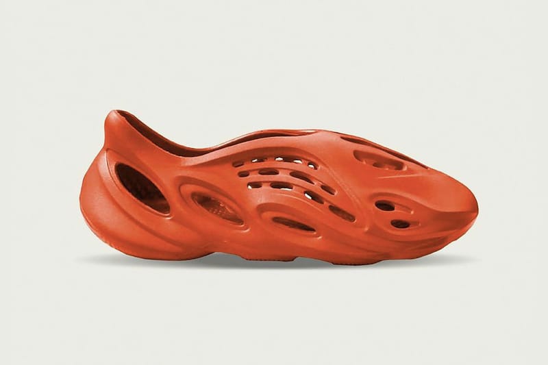 찰스 찰리가 공개한 '이지 크록스' 폼 러너 목업 이미지