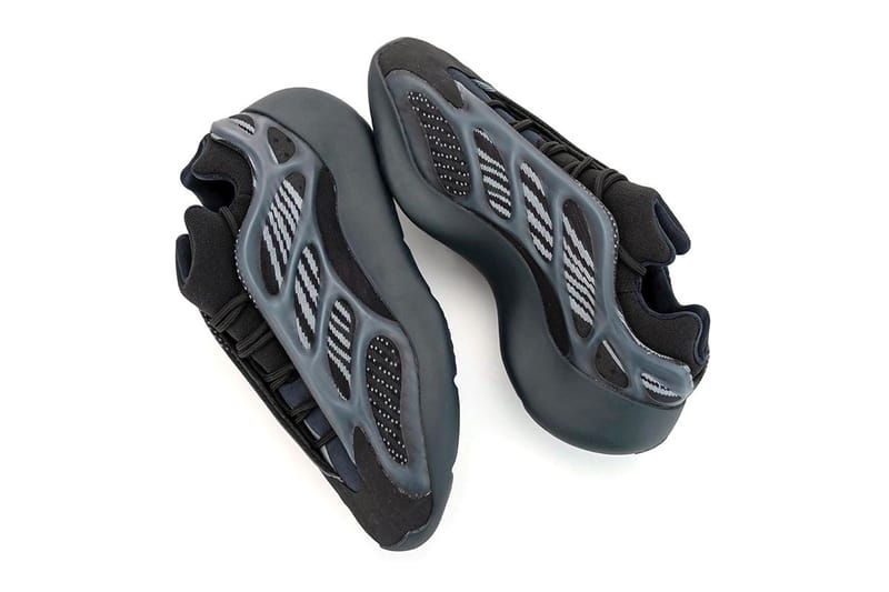 아디다스 이지 700 V3 ‘알바’, 실물 이미지 & 예상 발매일 공개