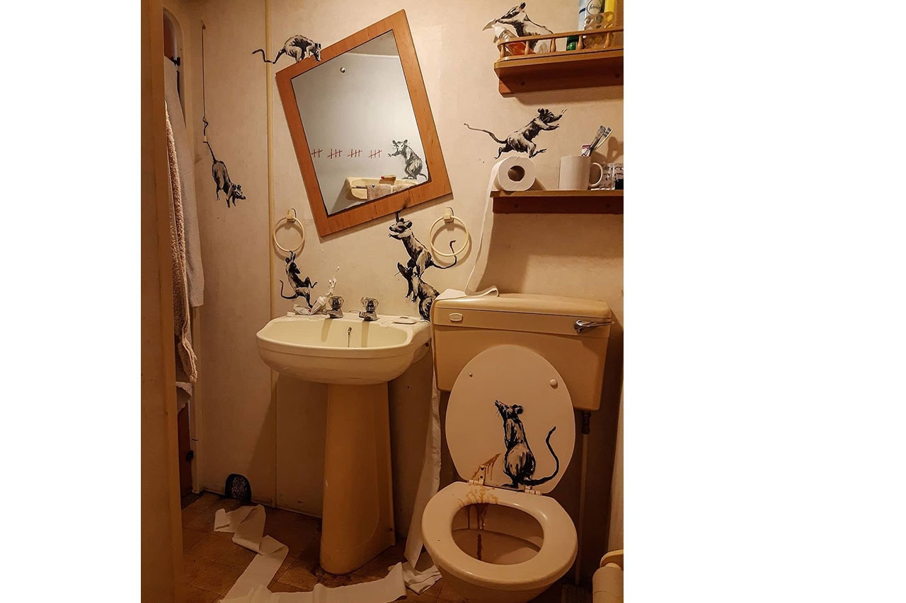 뱅크시, 코로나19 격리 중 자신의 화장실에 그린 그림 공개, 사회적 거리두기