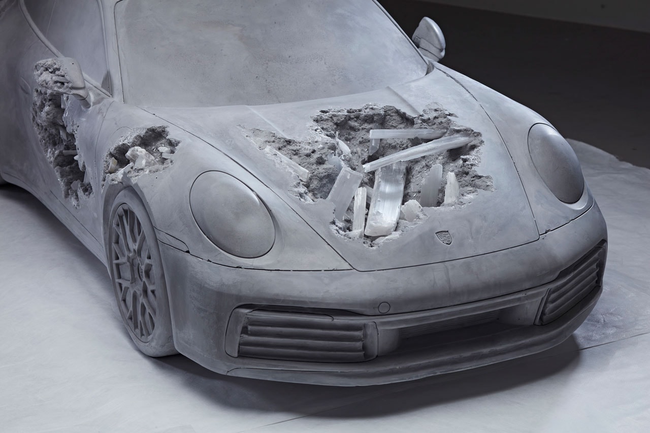 다니엘 아샴, 화산재 속에서 발굴한 듯한 포르쉐 911 조각상 공개, K11 뮤제아, 퓨처 렐릭 시리즈