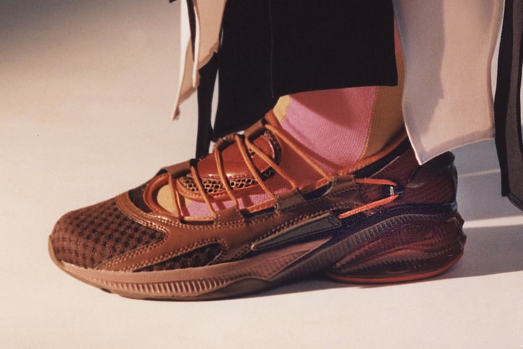 키코 코스타디노브와 아식스가 함께 제작한 여성용 젤-오라니아