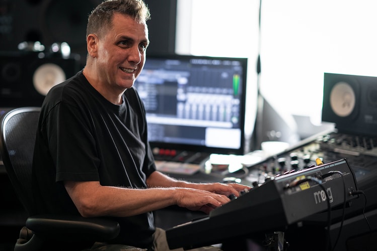 칸예 웨스트의 최고 조력자, 마이크 딘의 솔로 앨범 '4:20' 발표