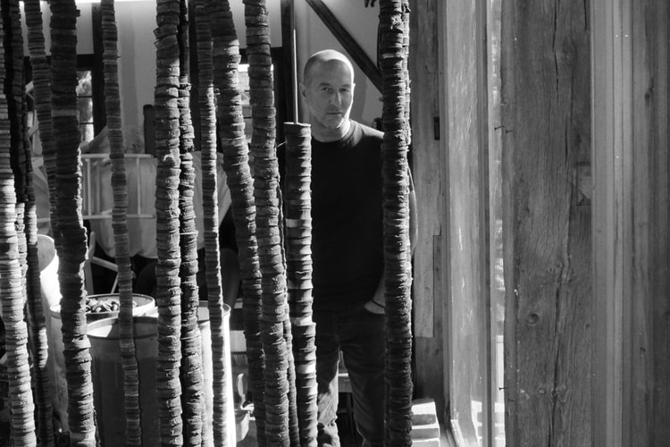 헬무트 랭, 자가격리와 15년 만에 디자인한 티셔츠에 대해 이야기하다