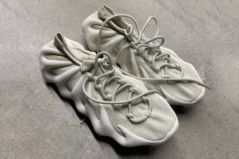 칸예 웨스트가 선데이 서비스에 신고 등장한, 이지 451 실물 이지마피아 공개