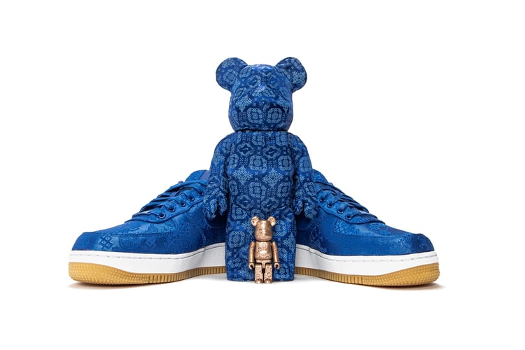 업데이트: 클롯 x 나이키 x 메디콤 토이 협업 ‘로열 유니버시티 블루 실크’ 에어 포스 1 & 베어브릭 출시