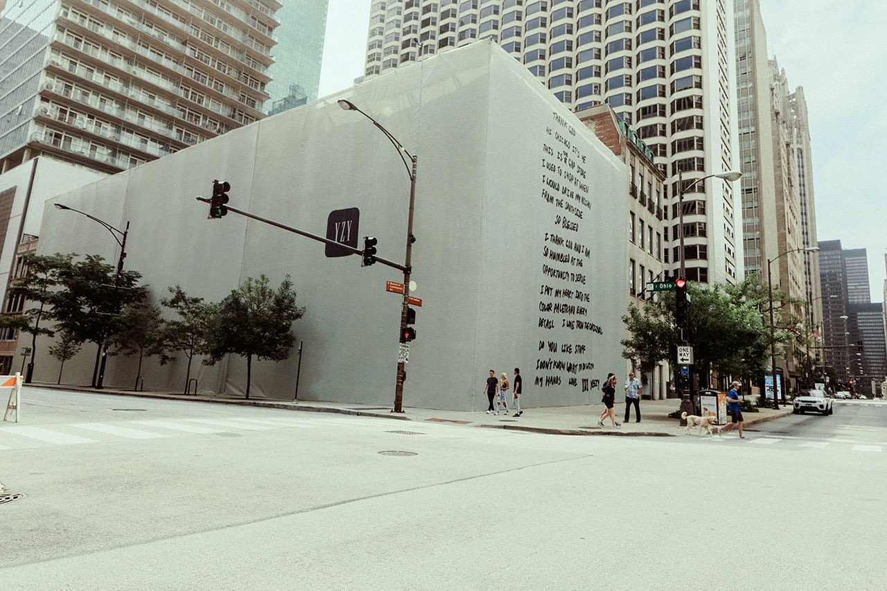 칸예 웨스트가 새롭게 디자인한 시카고 갭 매장의 모습은?, 이지, 협업, 손편지