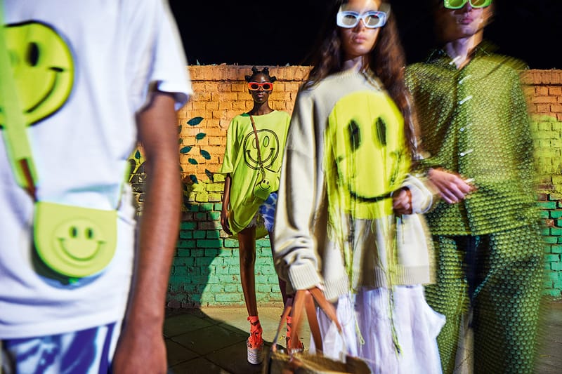 스마일리 페이스를 새겨 완성한, 로에베 2020 SS 캡슐 컬렉션 공개