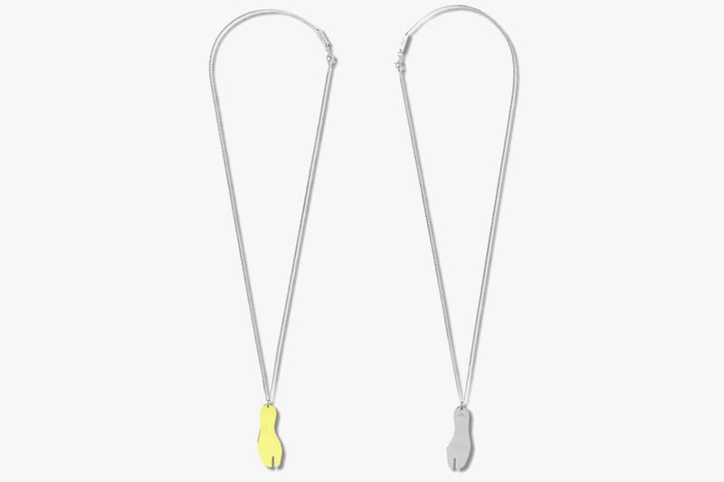 메종 마르지엘라, 아이코닉한 ‘타비’를 본뜬 스털링 실버 네크리스 출시