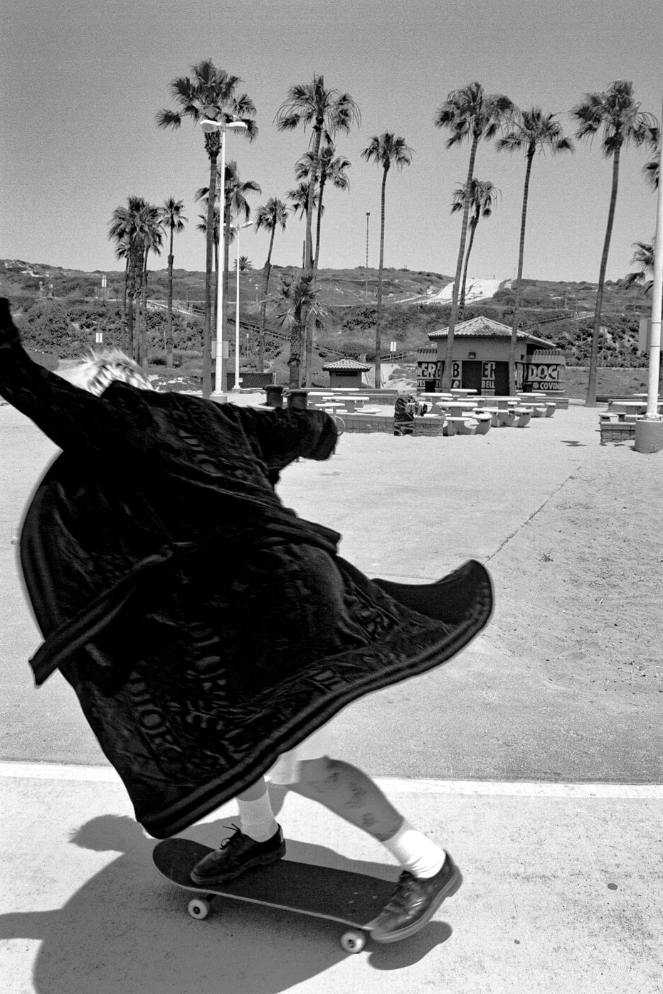 맥스필드 LA, 캘리포니아에서 촬영한 숀 스투시 x 디올 컬렉션 에디토리얼 룩북 공개, 협업 아이템