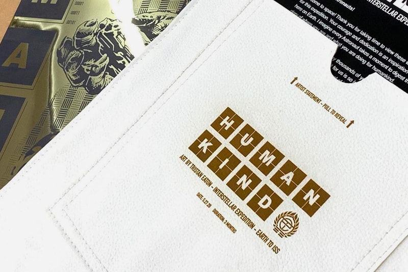 '크루 드래건'과 함께 국제우주정거장에 도착한 작품은?, 트리스탄 이튼, 스페이스X, 일론 머스크, 더글러스 헐리, 로버트 벤켄, 그래피티, 휴먼 카인드