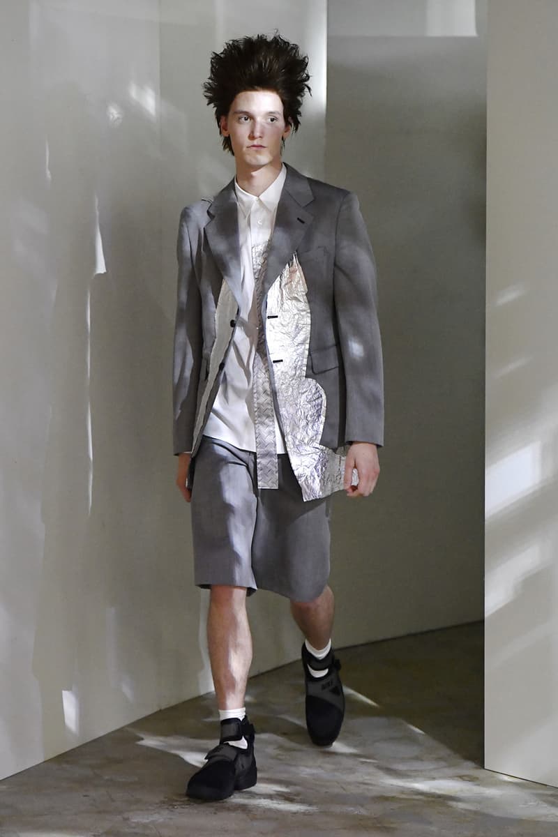 꼼데가르송 옴므 플러스 2021 SS 컬렉션에 포함된 나이키 협업 카니보어의 모습은?, 협업 스니커, 레이 가와쿠보