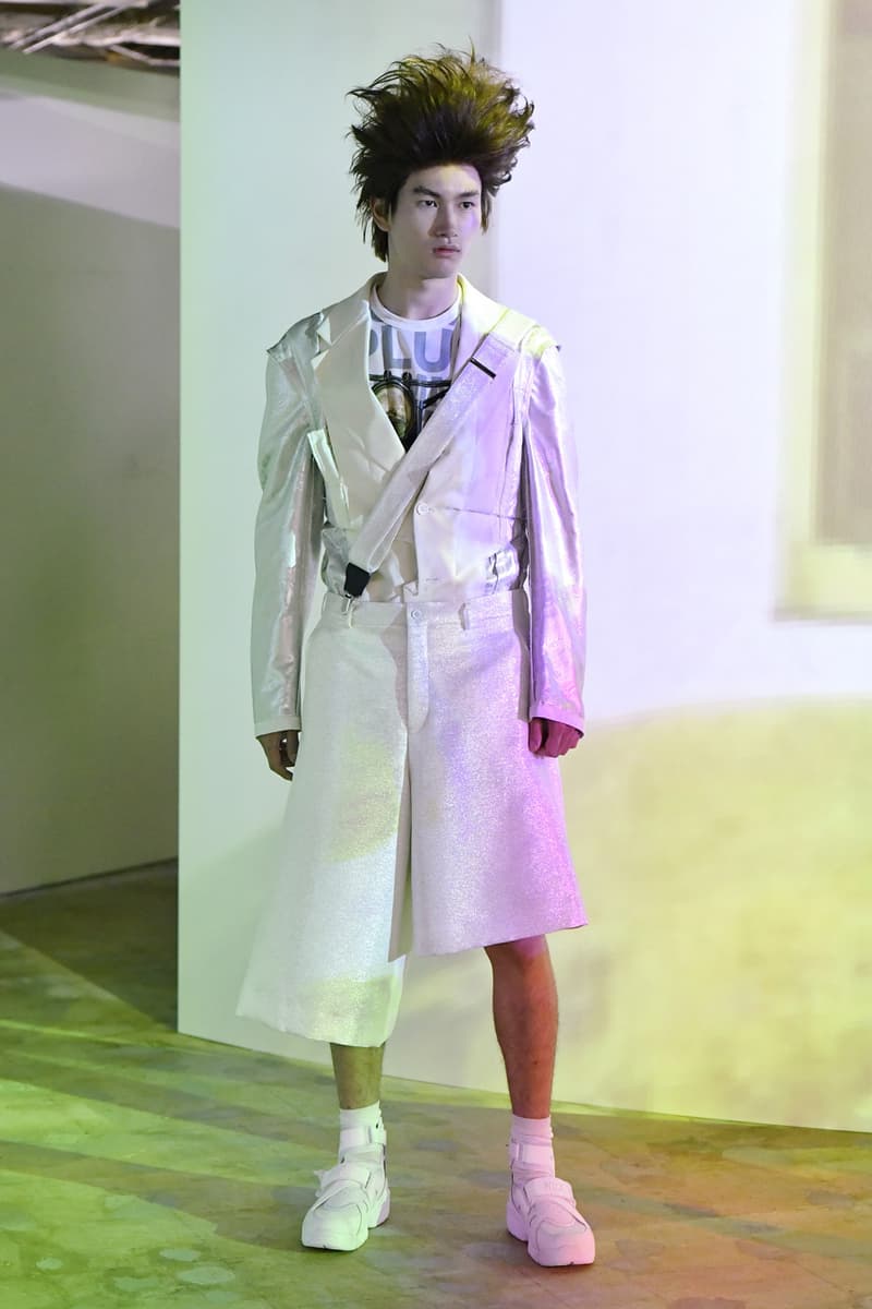 꼼데가르송 옴므 플러스 2021 SS 컬렉션에 포함된 나이키 협업 카니보어의 모습은?, 협업 스니커, 레이 가와쿠보