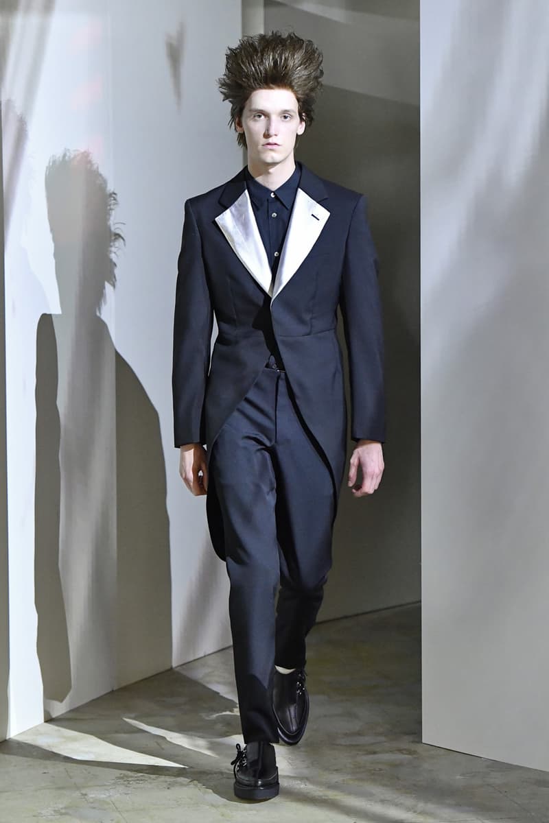 꼼데가르송 옴므 플러스 2021 SS 컬렉션에 포함된 나이키 협업 카니보어의 모습은?, 협업 스니커, 레이 가와쿠보