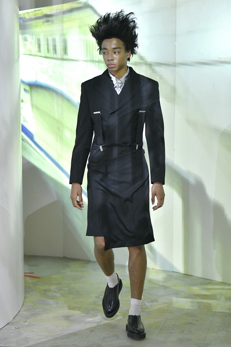 꼼데가르송 옴므 플러스 2021 SS 컬렉션에 포함된 나이키 협업 카니보어의 모습은?, 협업 스니커, 레이 가와쿠보